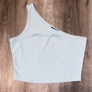 One shoulder crop top with cutout
